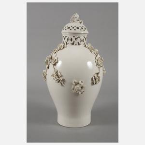 Nymphenburg Potpourrivase mit Blumenbesatz