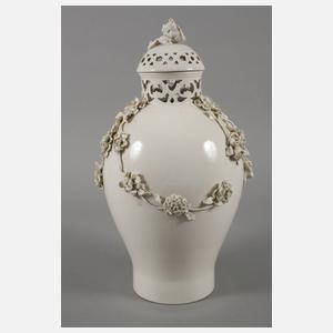 Nymphenburg Potpourrivase mit Blumenbesatz