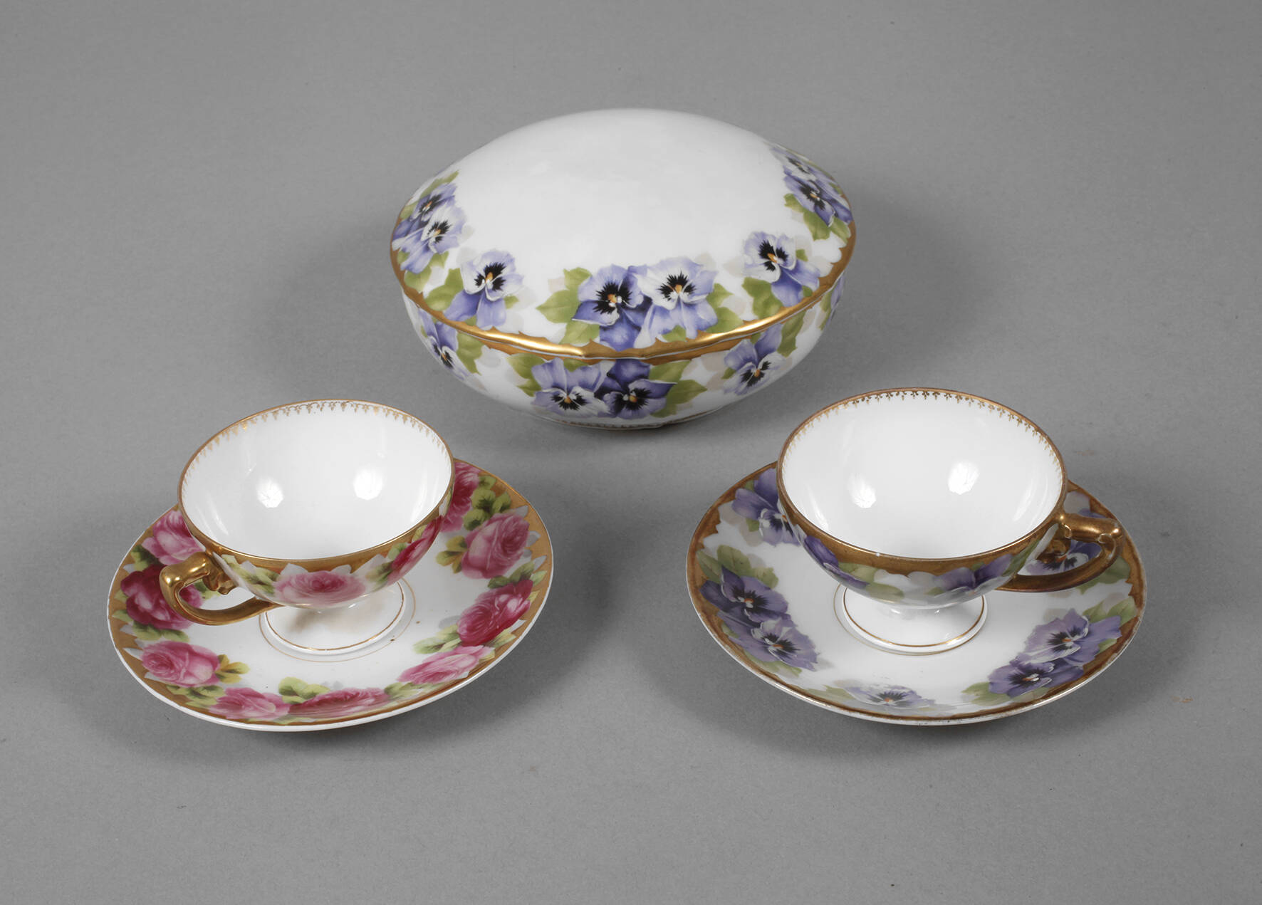 Rosenthal Paar Mokkatassen und eine Konfektdose