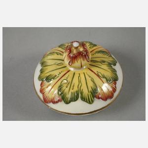 Reliefkanne im Capodimonte-Stil