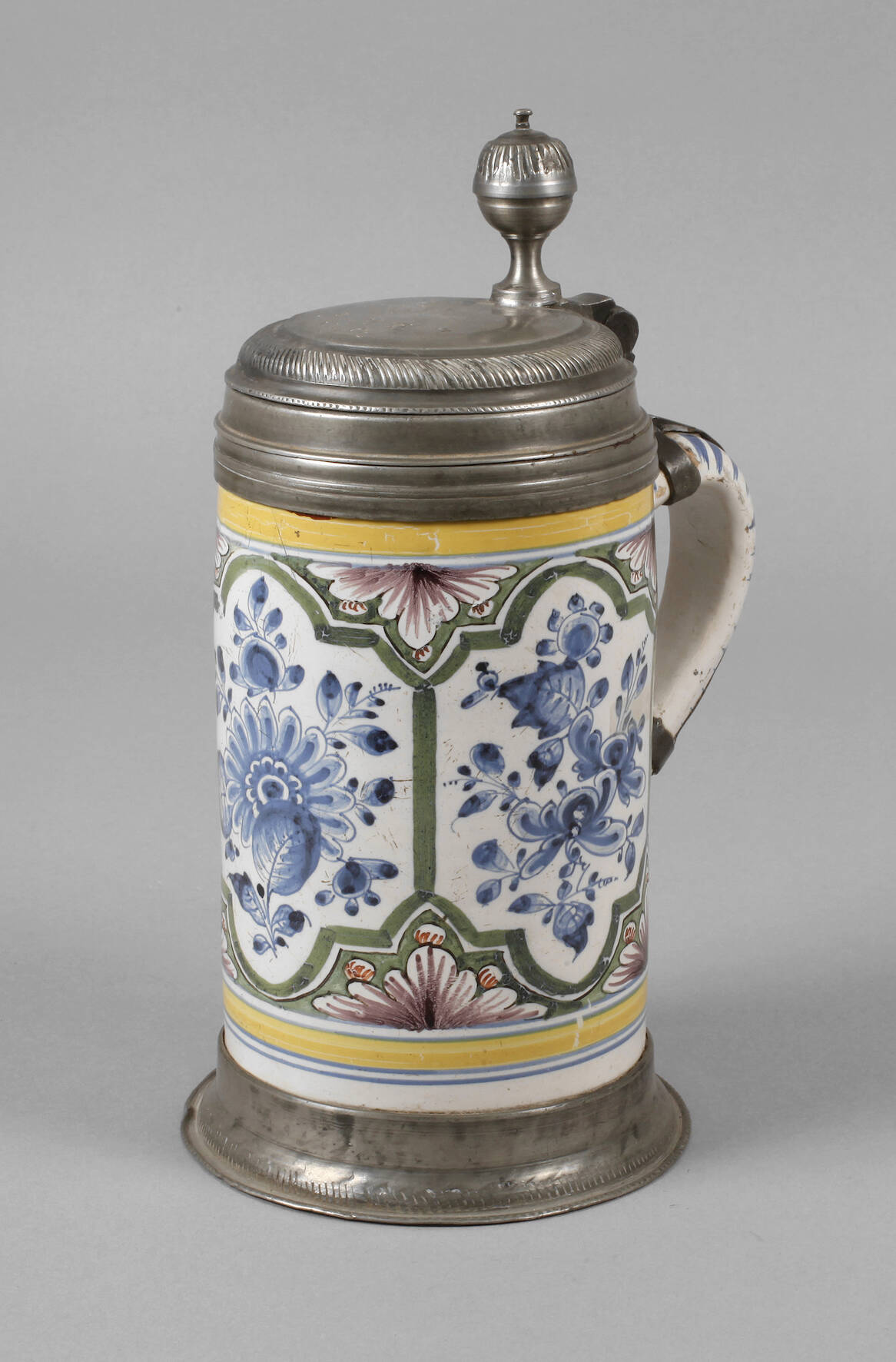 Großer Erfurter Fayencewalzenkrug