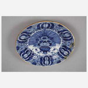 Paar große Fayenceteller