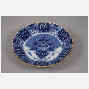 Paar große Fayenceteller