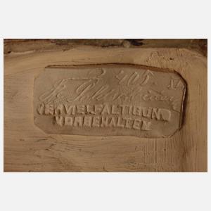 Goldscheider Wien Schuljunge mit Schiefertafel