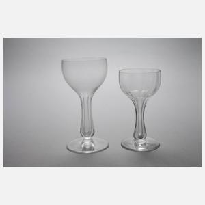 Fünf Weingläser und sechs Südweingläser