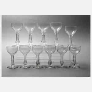 Fünf Weingläser und sechs Südweingläser