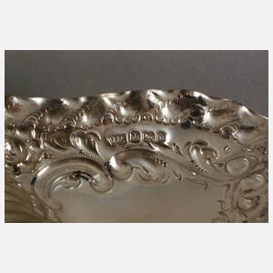 Silberschale in Muschelform