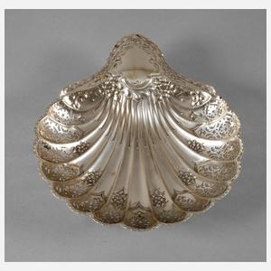 Silberschale in Muschelform