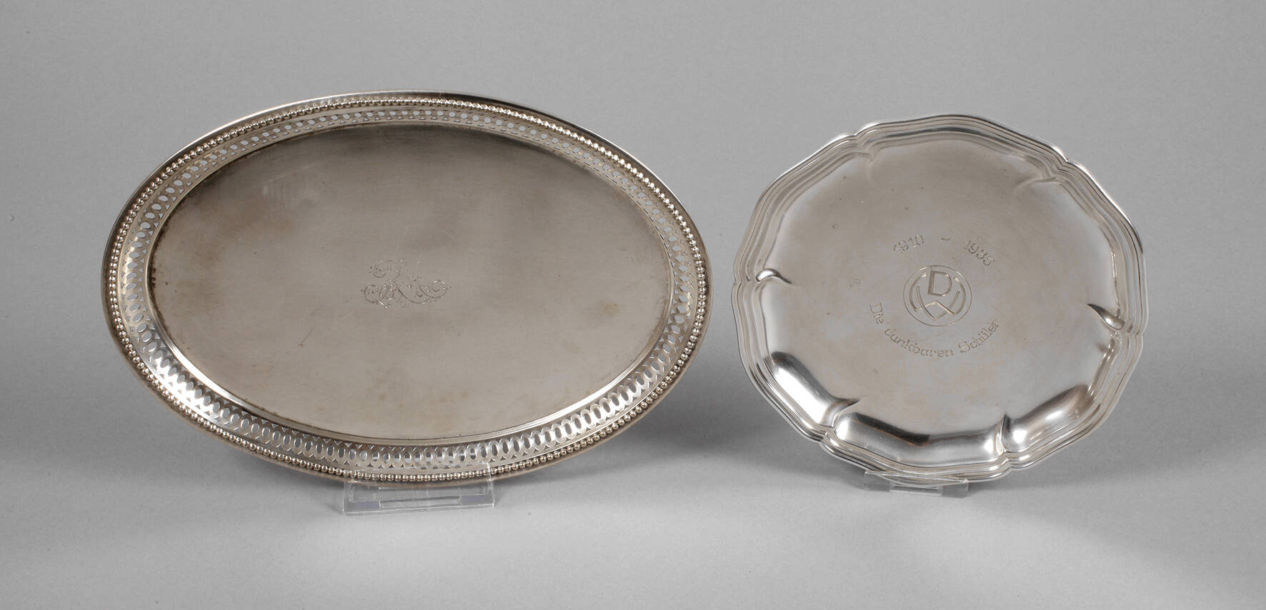 Zwei Tabletts Silber