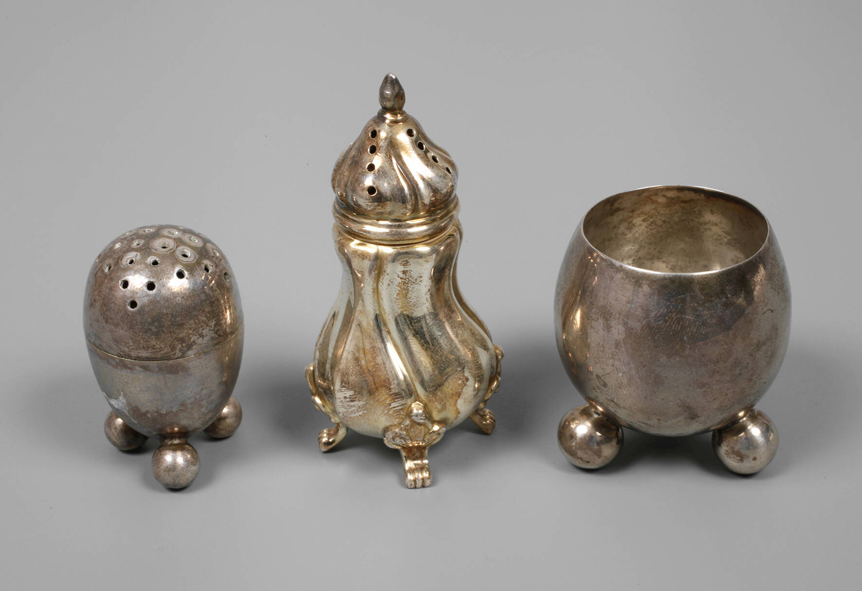 Drei Gewürzgefäße Silber