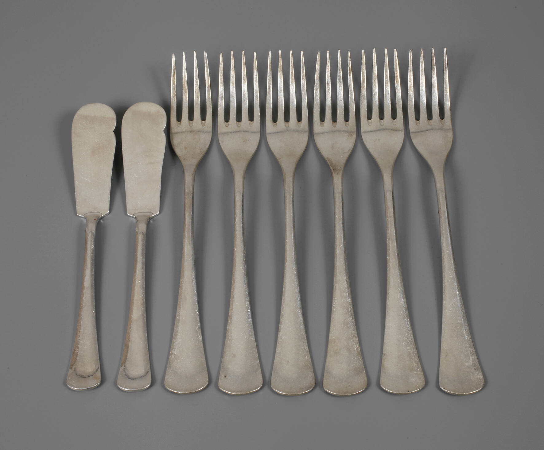 Sechs Abendbrotgabeln und zwei Buttermesser
