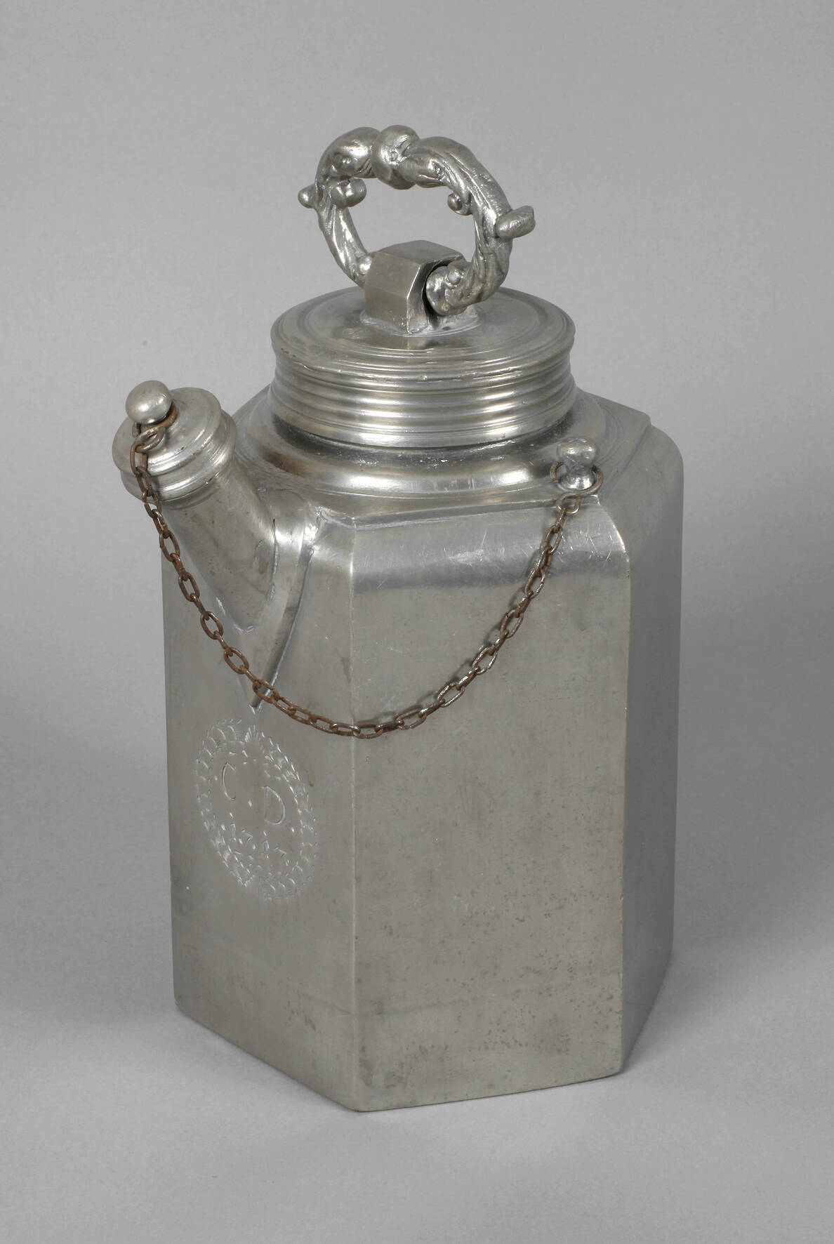 Große barocke Erntekanne