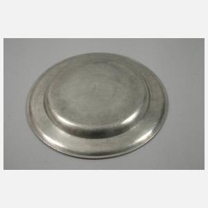 Spätbarocker Wappenteller