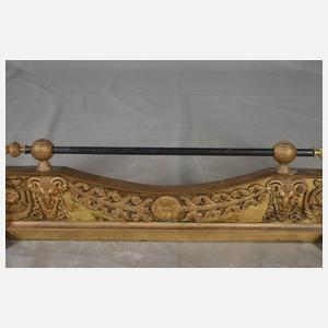 Klassizistischer Kaminvorsatz