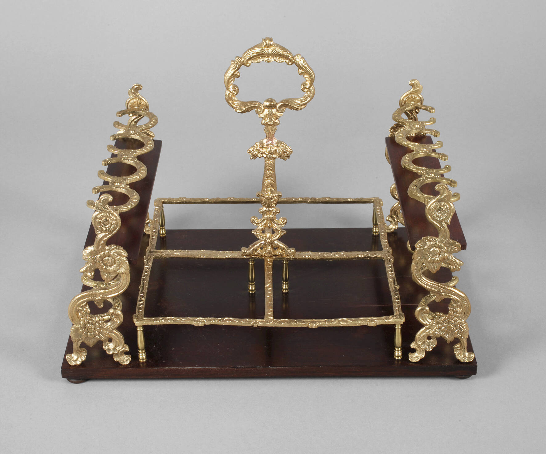 Ständer für ein Flaschenset Historismus