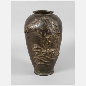 Bronzevase mit Adlermotiv