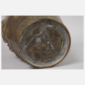 Bronzevase mit Adlermotiv