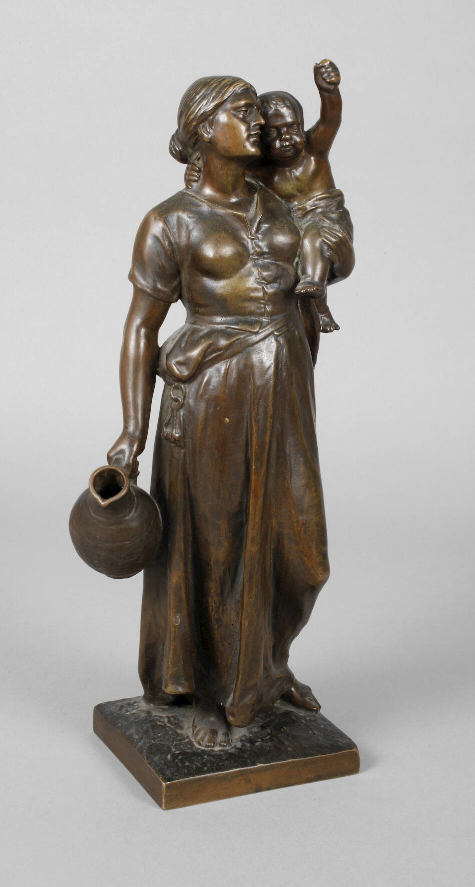 Wasserträgerin mit Kind