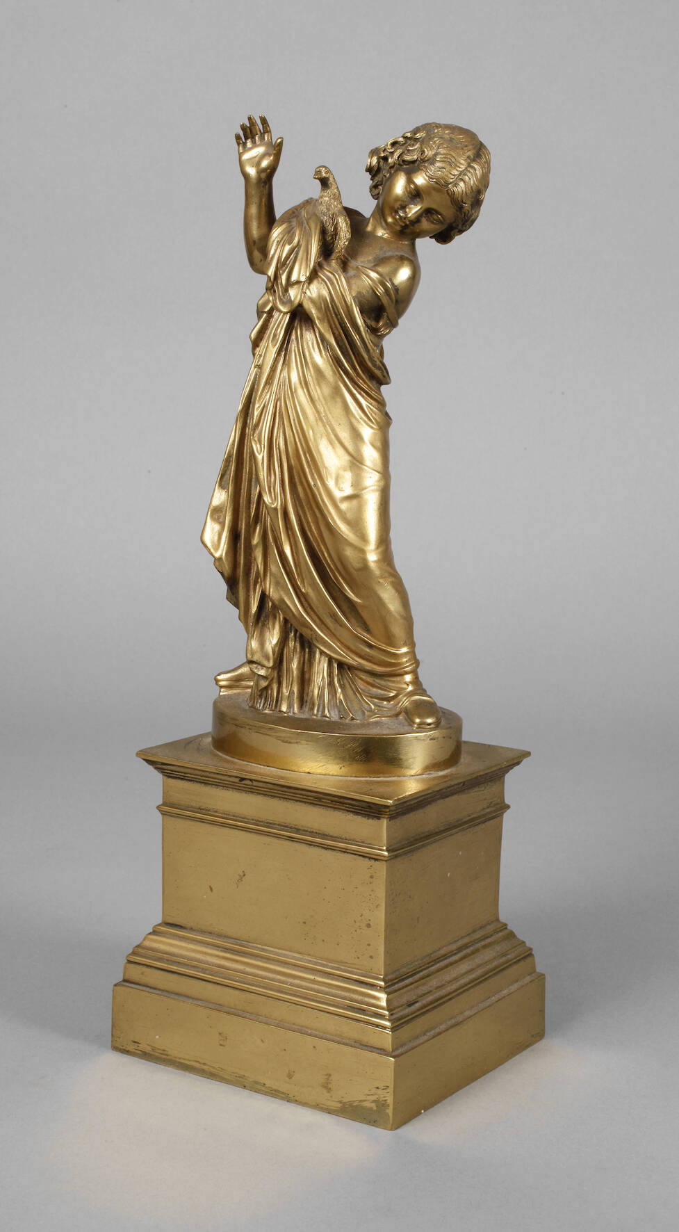 Antikenrezeption Statue eines Mädchens mit Taube