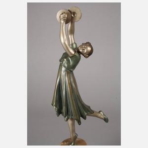 Luce, Tänzerin mit Tschinellen