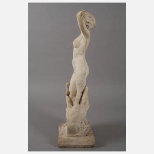 Damenakt in großen Händen