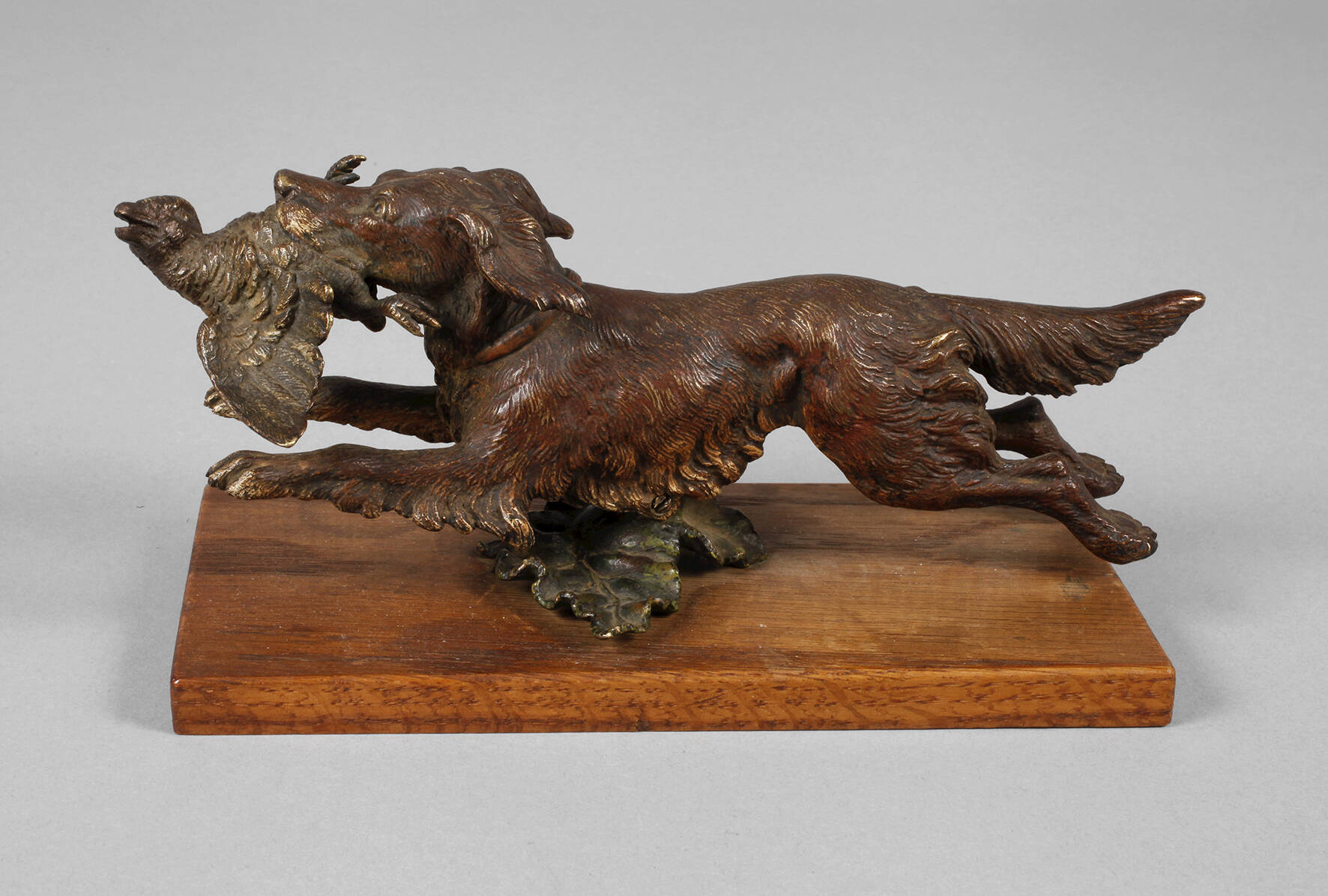 Wiener Bronze Jagdhund mit Beute
