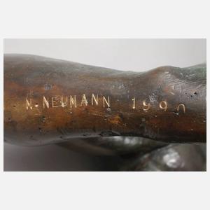 M. Neumann, streckender Akt