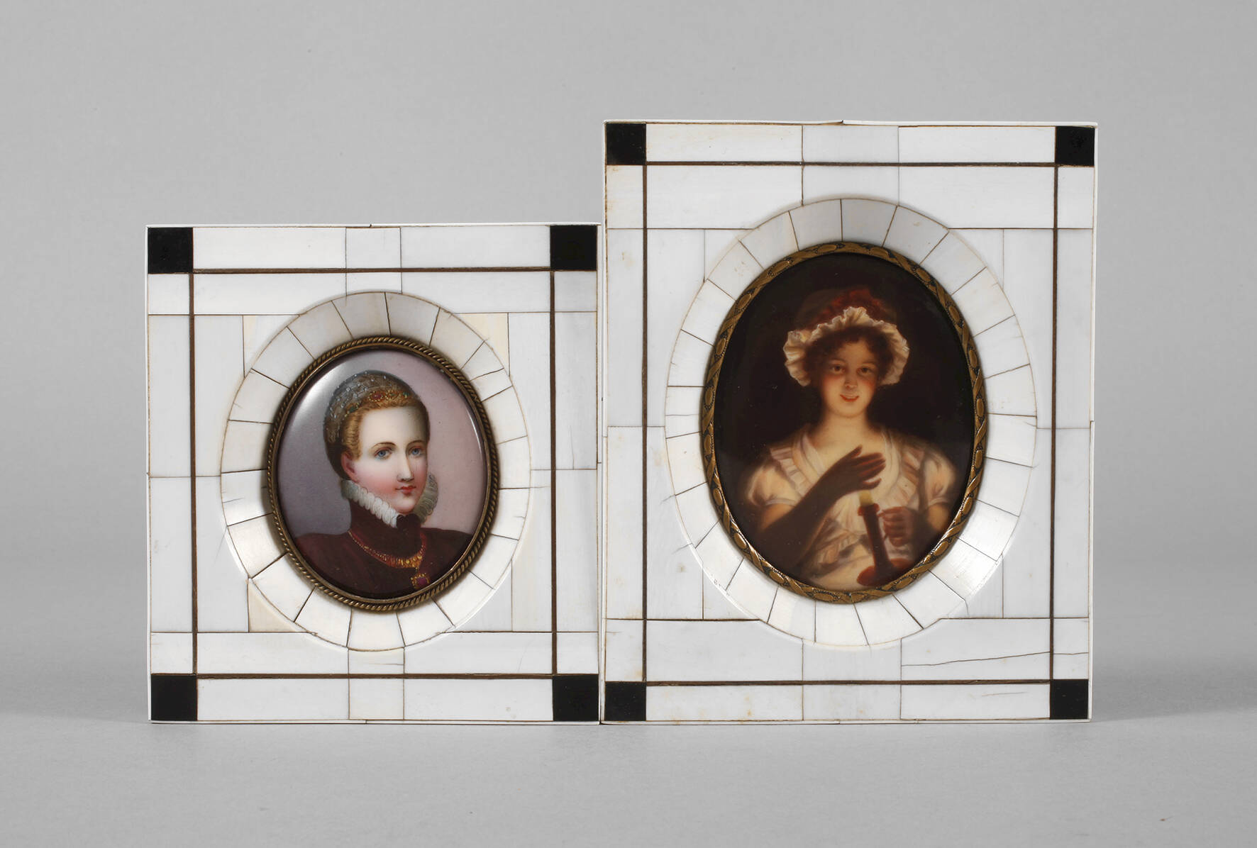 Zwei Porzellanminiaturen