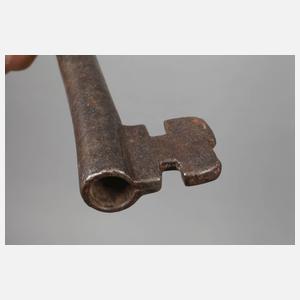 Gotischer Schlüssel und Vorhängeschloss