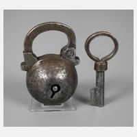 Gotisches Vorhängeschloss111