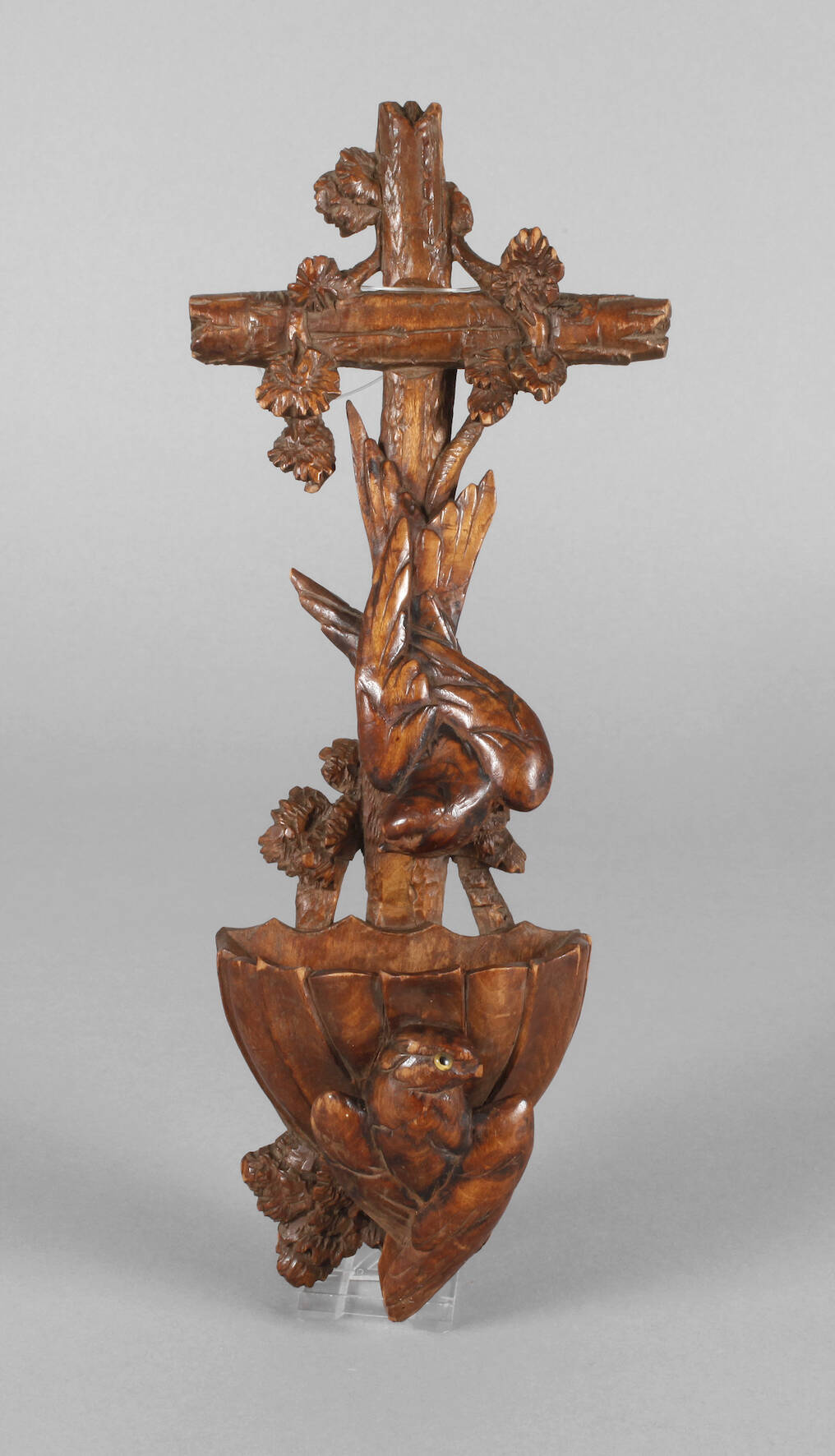 Geschnitztes Weihwasserbecken