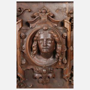 Geschnitztes Wandrelief