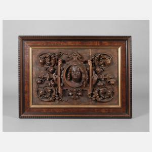 Geschnitztes Wandrelief