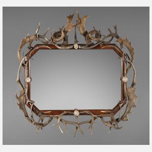 Übergroßer jagdlicher Wandspiegel