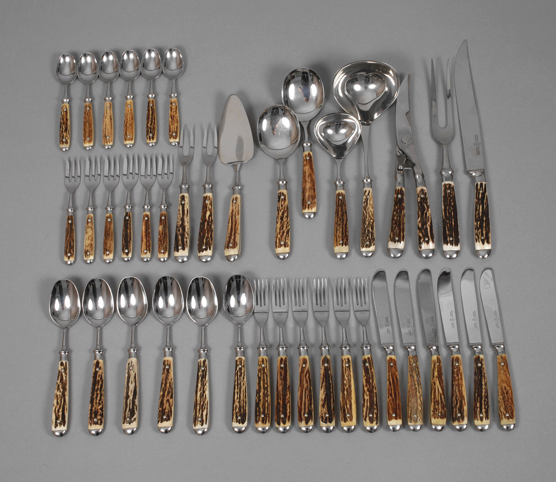 Speisebesteck mit Horngriffen