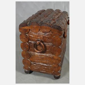 Jagdliche Deckeltruhe