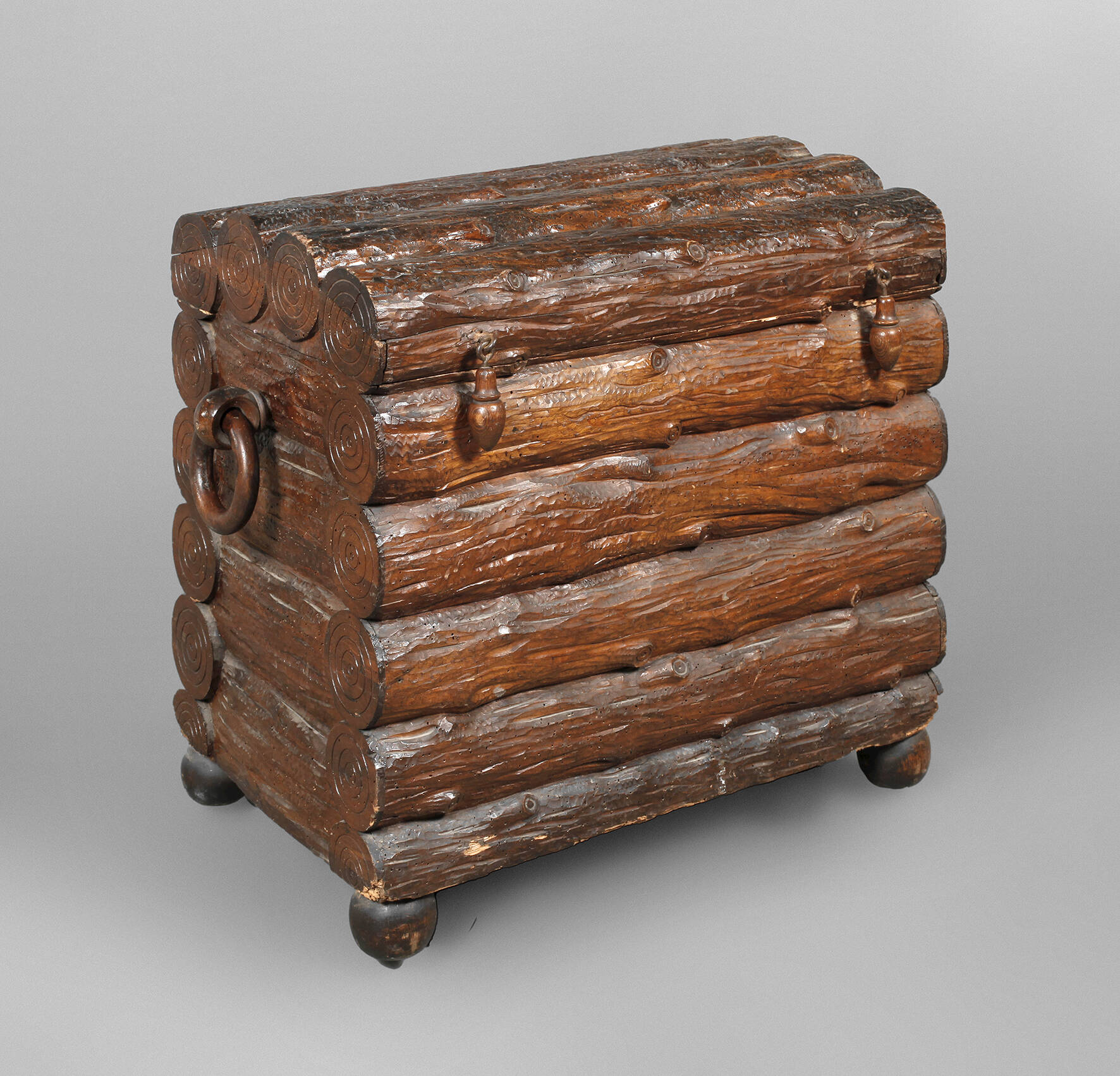 Jagdliche Deckeltruhe