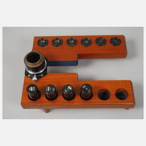 Großes Mikroskop im Kasten