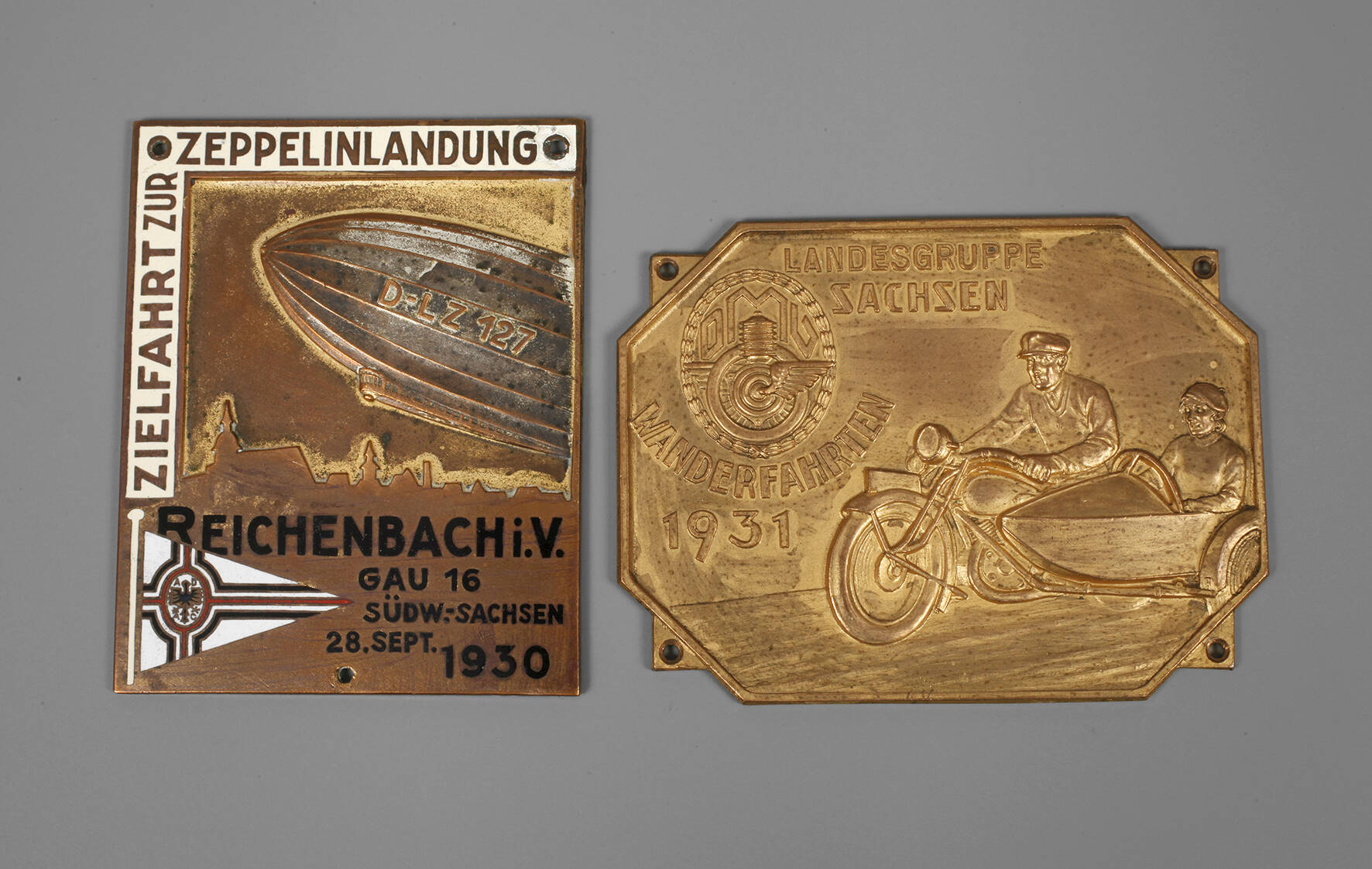 Zwei Automobilplaketten Sachsen