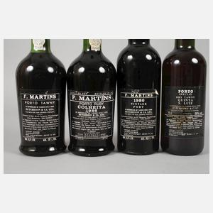 Vier Flaschen Portwein