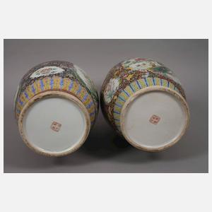 Zwei Bodenvasen China