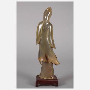 Figürliche Hornschnitzerei