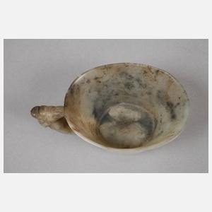 Tasse Steinschnitzerei