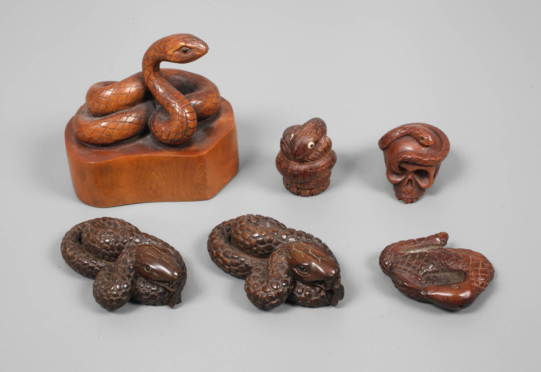 Konvolut figürliche Schnitzereien