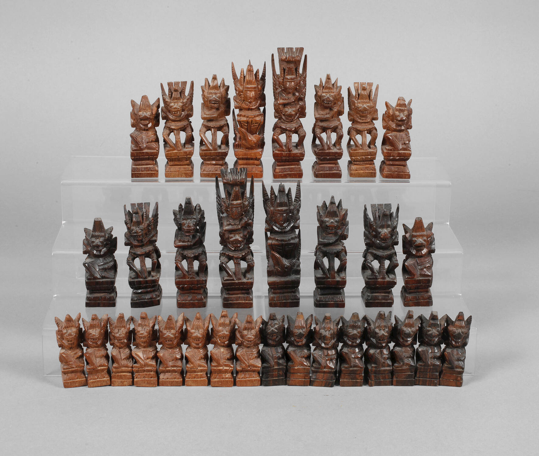 Geschnitztes Schachspiel