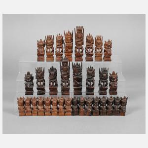 Geschnitztes Schachspiel
