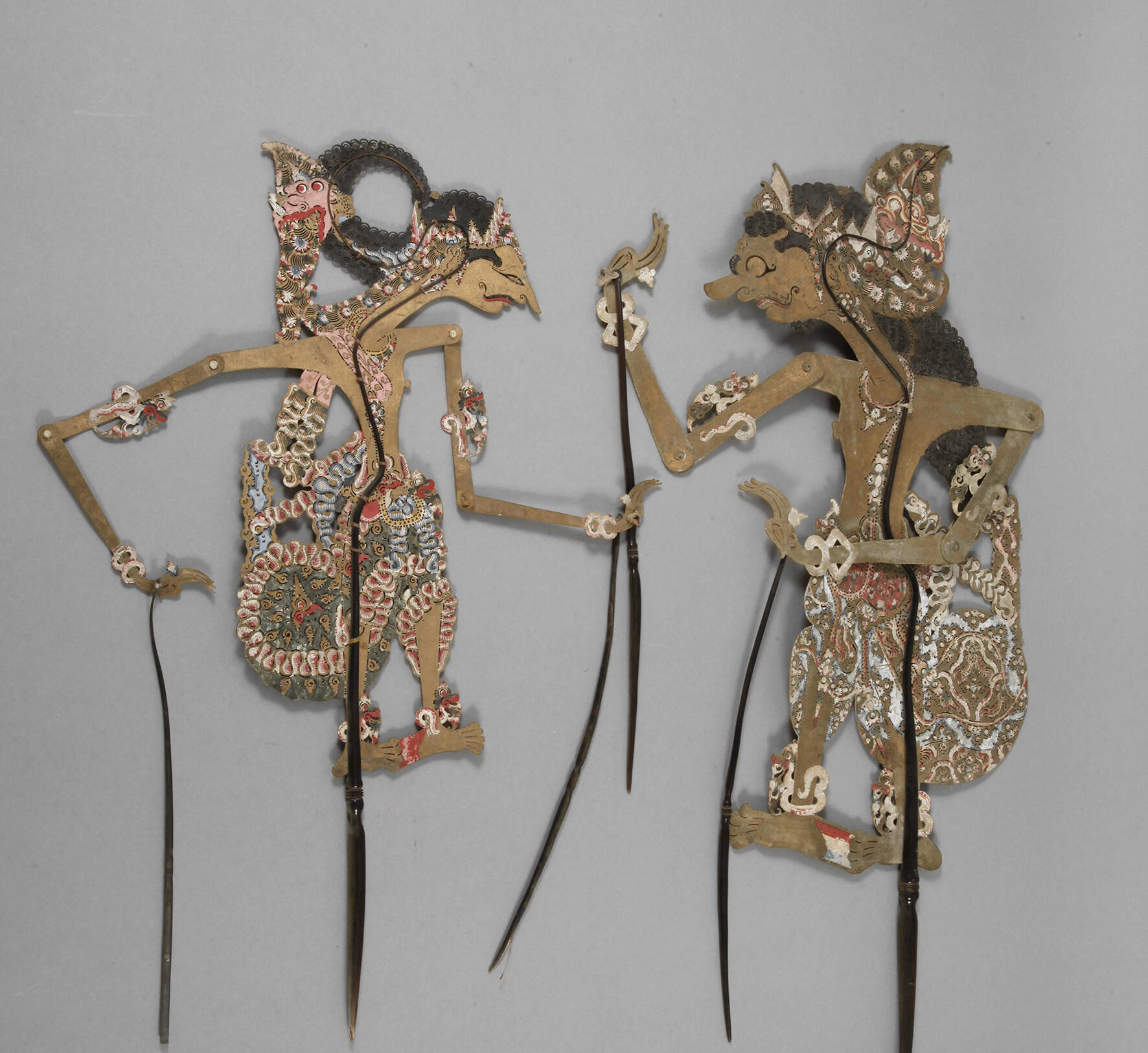 Zwei indonesische Wayang-Kulit-Figuren