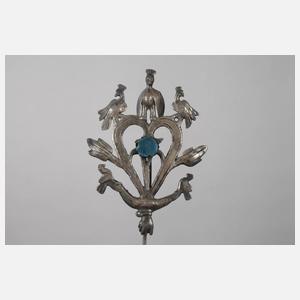 Vier asiatische Gewandnadeln