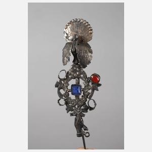 Vier asiatische Gewandnadeln