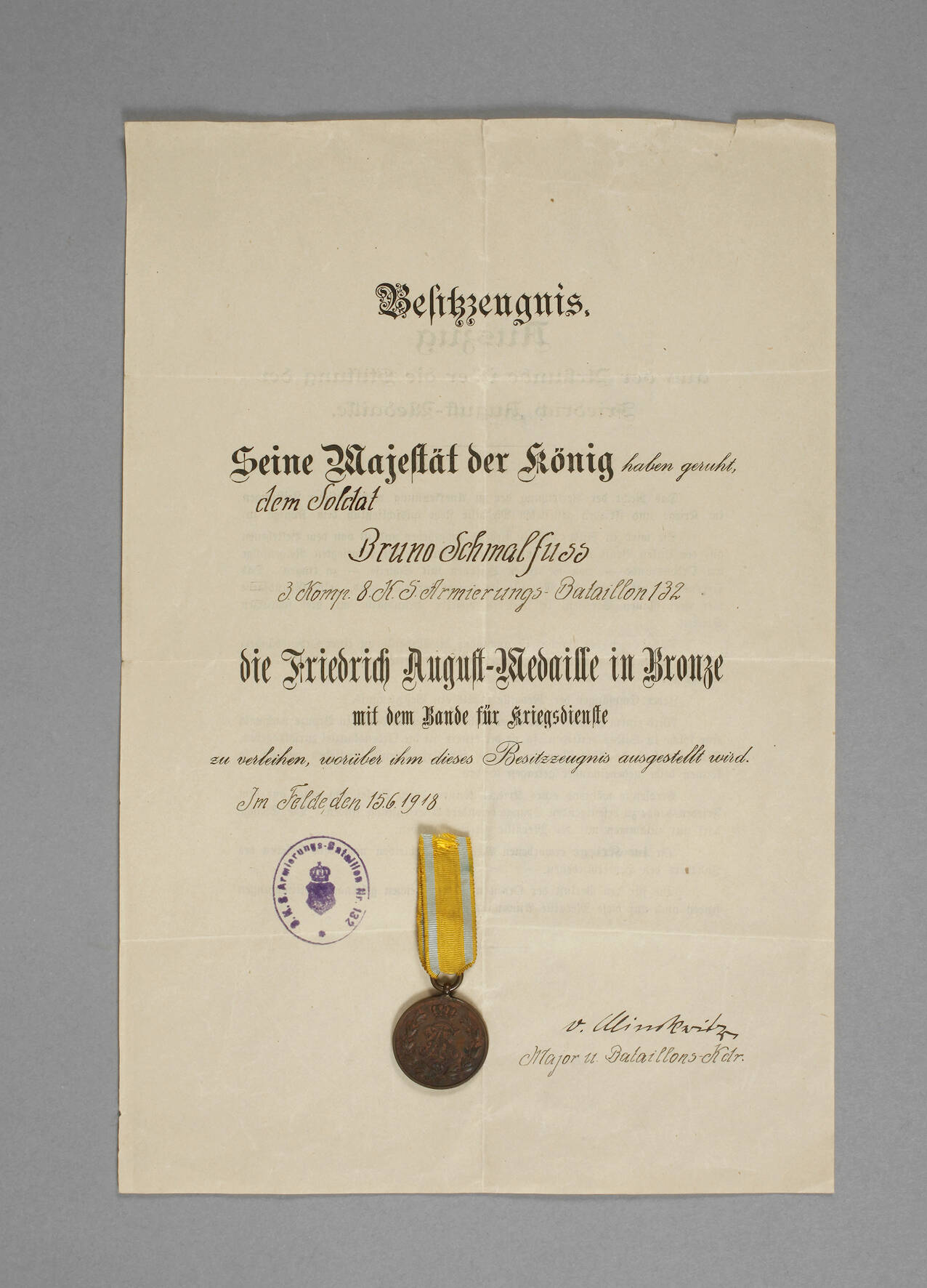 Friedrich-August-Medaille und Verleihungsurkunde